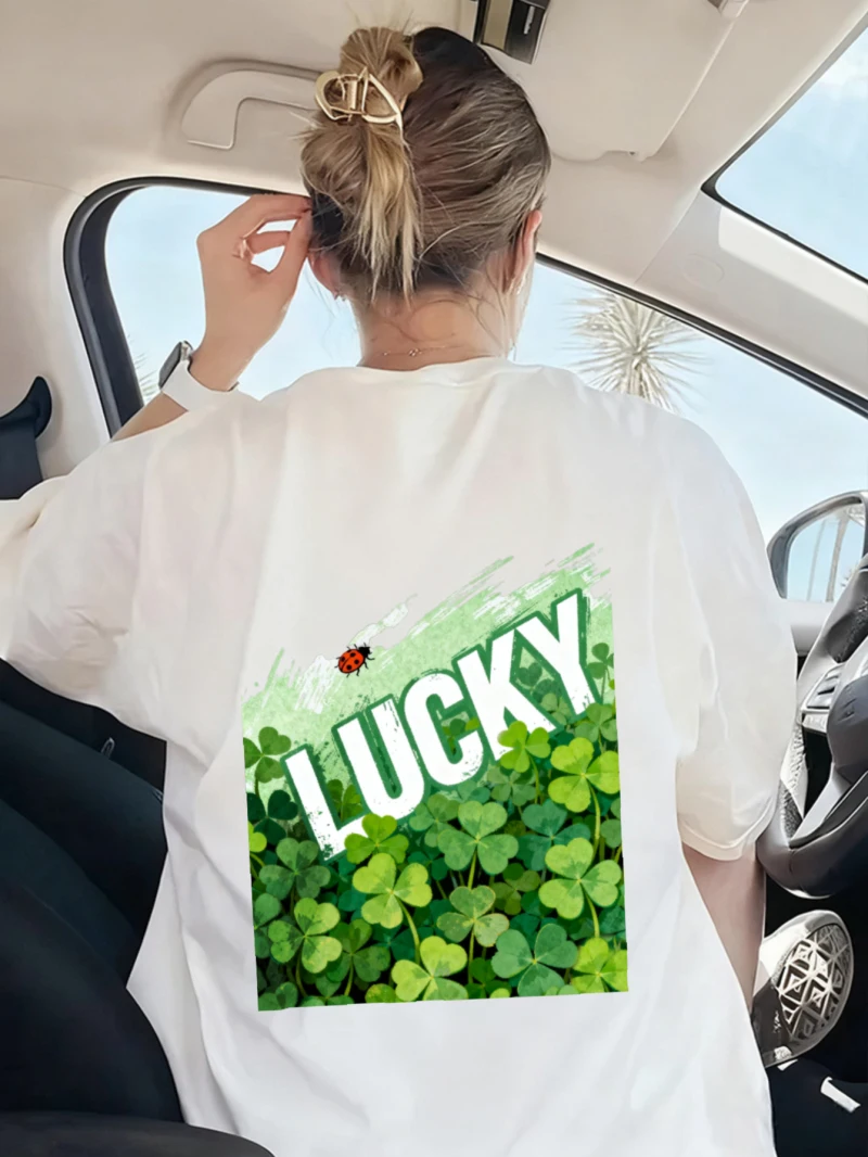 

Футболка с короткими рукавами. Свободная футболка с принтом четырехлистного клевера. Узор счастливого текста. Подходит для ежедневных путешествий.