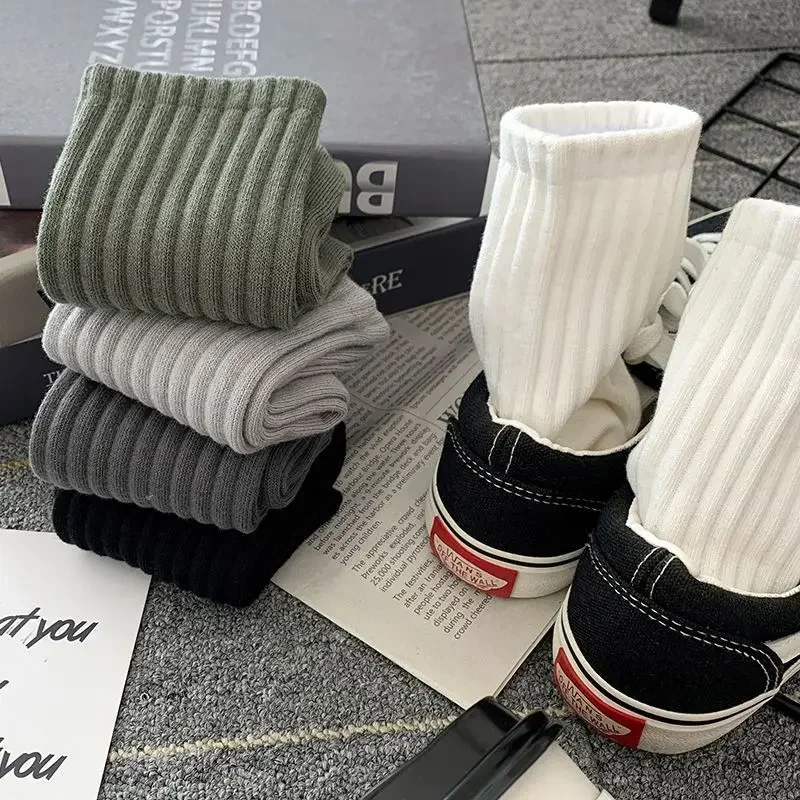 Lot de 5 paires de chaussettes respirantes et chaudes pour homme, couleur unie, noir et blanc, style décontracté, idéal pour le sport, collection automne et hiver