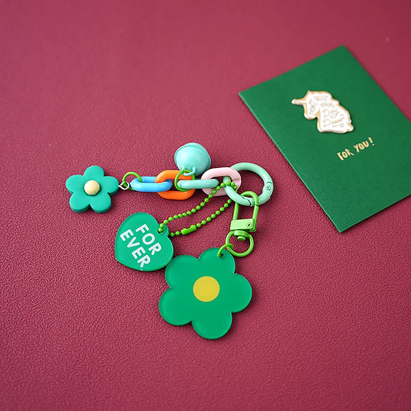 1 Stück Kreativer Schlüsselanhänger mit Blumen- und Herzanhänger in Bonbonfarben, Niedlicher Kleiner Blumen-Schlüsselring, Taschenanhänger, Accessoires – Detail 3