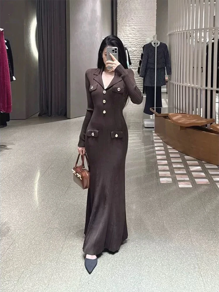 Stretch Slim knit dress temperament elegant metal buttons decorated V-neck long-sleeved women\'s dresses 2025 spring new