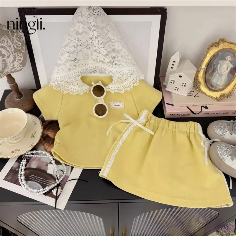

Girls' Spring Summer New Fashionable Lace Hat Sweet Bow Cheese Yellow Short Sleeve Top and Skirt Set