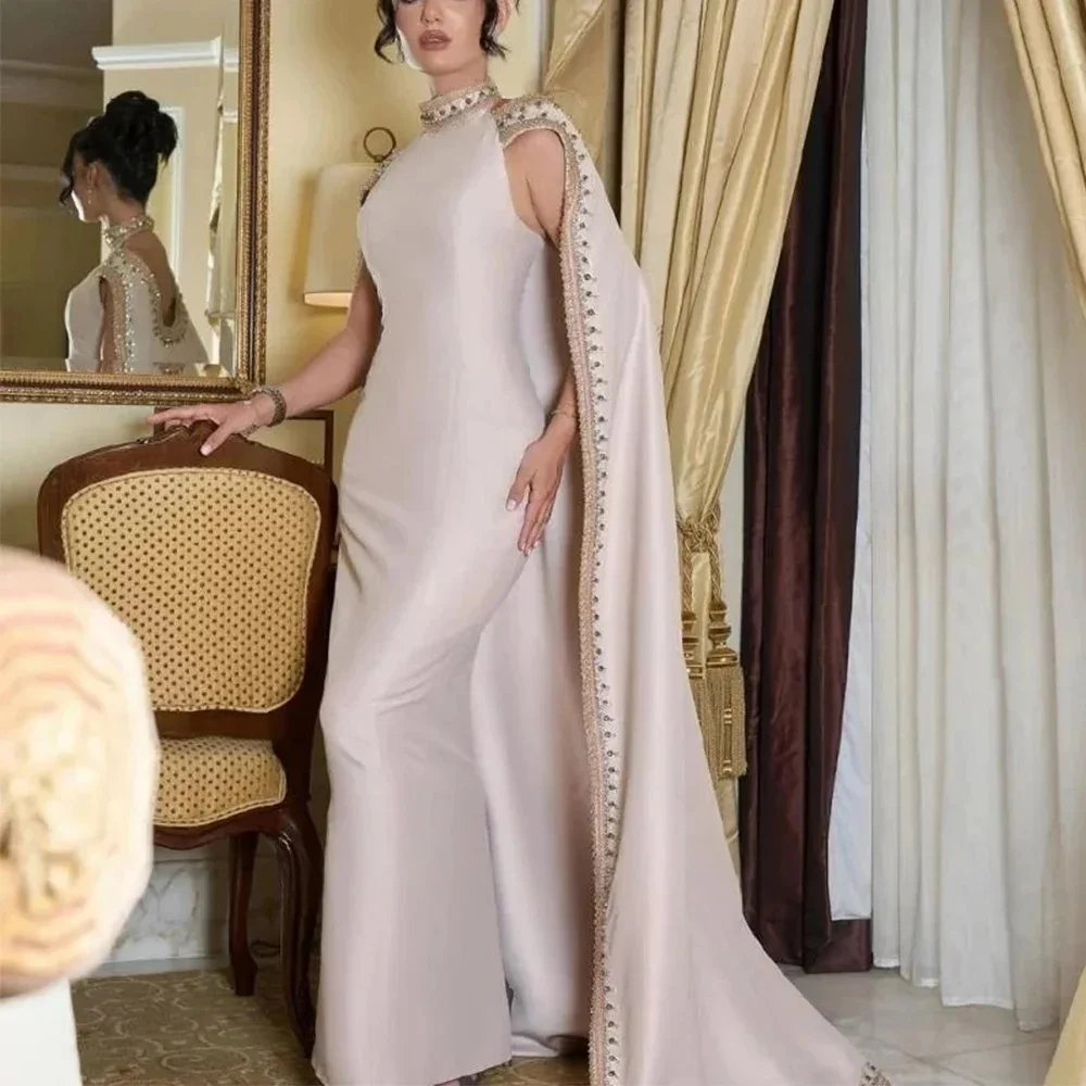 Maßgeschneidertes Abendkleid Hochzeitskleid Partykleid Formelles Kleid mit Cape Verziertes Hochgeschlossenes Elegantes Maxikleid für Besondere Anlässe