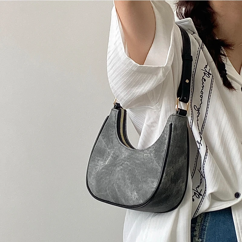 Borsa a tracolla Patchwork grigia 2023 borsa ascellare con cerniera dal Design personalizzato delle nuove donne borsa Versatile Casual di tendenza