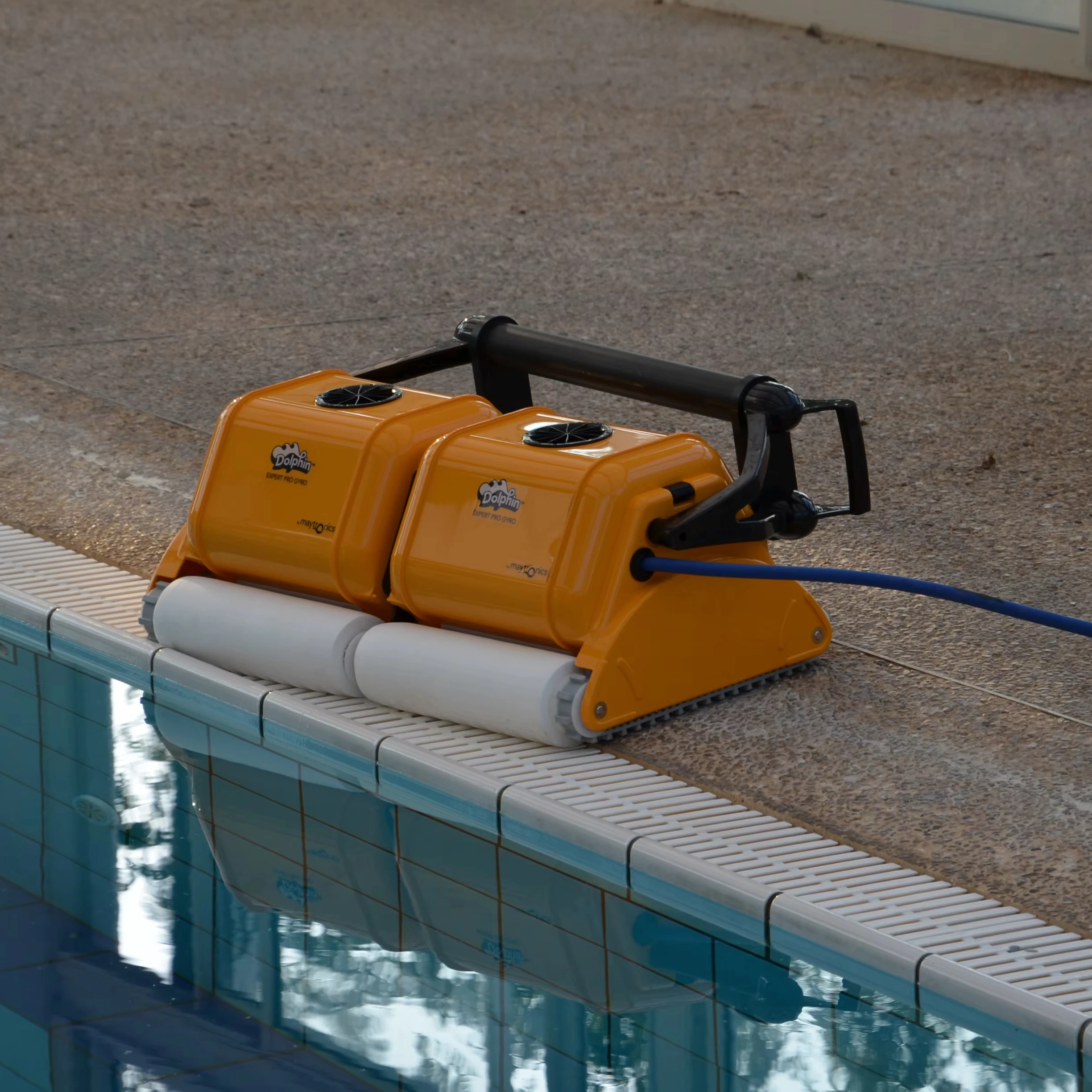 Clean Pool Cleaning Tools Swimming Pool Cleaning Automatic Climbing Wall Vacuum Cleaner Dolphin 2x2 Pro Gy