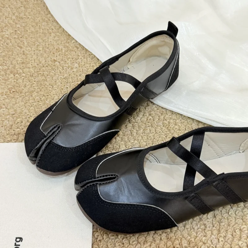 Damen Split-Toe Ballettschuhe aus PU-Leder mit gekreuztem elastischem Riemen, Mary Jane Schuhe, Retro-Flats mit weicher Sohle für den täglichen Gebrauch. – Detail 4