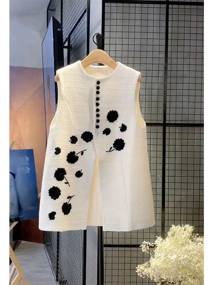 Fashionable Design Sense White Sleeveless Embroidered Flower Vest Jacket Women's Spring New Round Neck Top