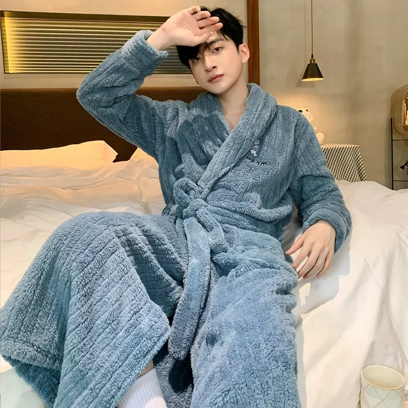 

Мужские халаты с отложным v-образным вырезом, новинка 2024, зимние теплые фланелевые халаты, однотонная мягкая толстая флисовая одежда для сна, мужская повседневная свободная домашняя одежда