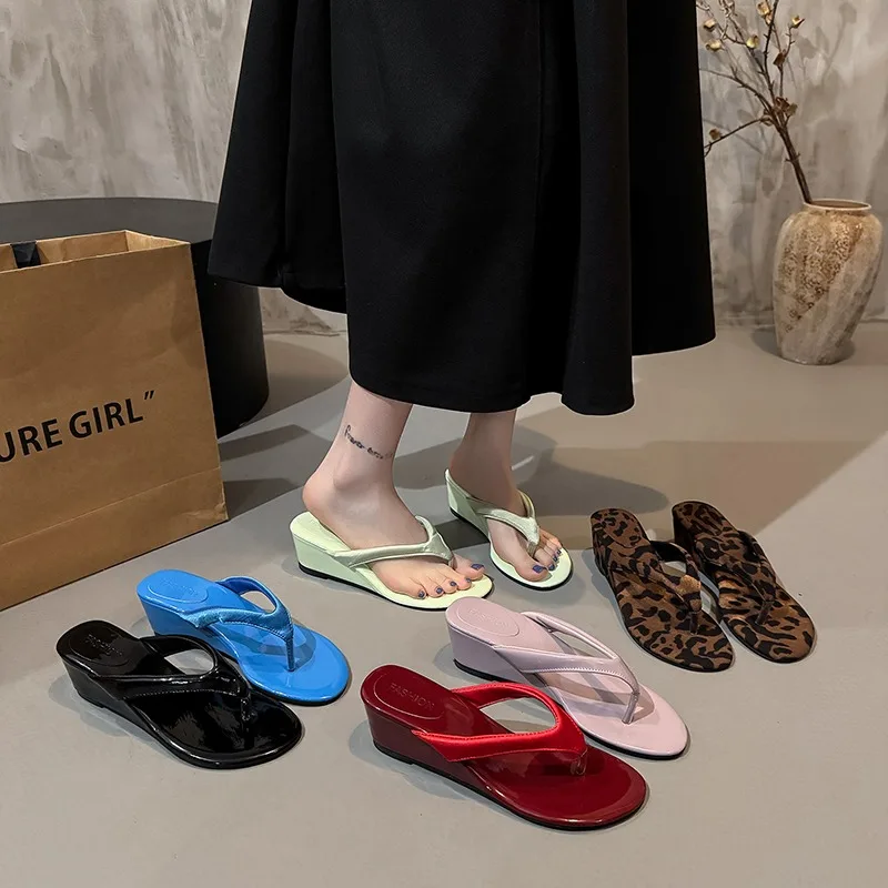 New Summer Women's Slippers Stylish Peep-toe Low Heel Slippers  Candy Color Women's Comfortable Wedge Heel Beach Shoes Sapatilas