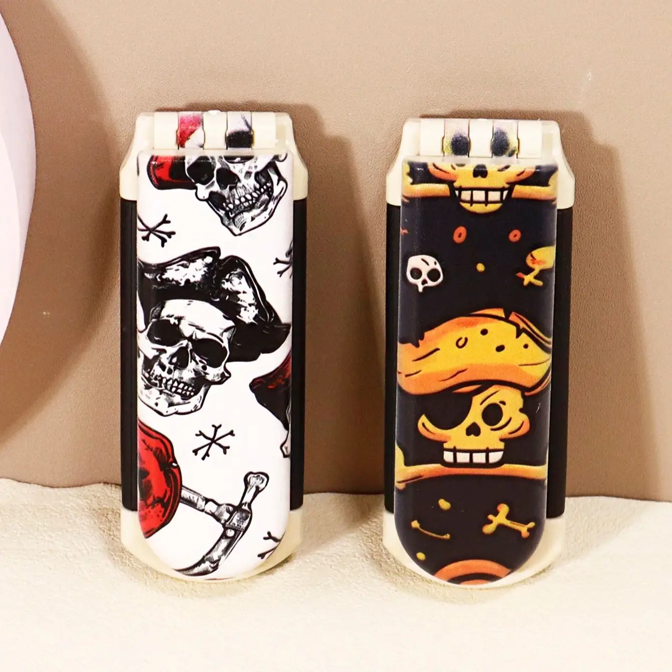 

Pirate pattern folding mirror comb, compact and portable mini air cushion massage hair brush Special for real hair wigs