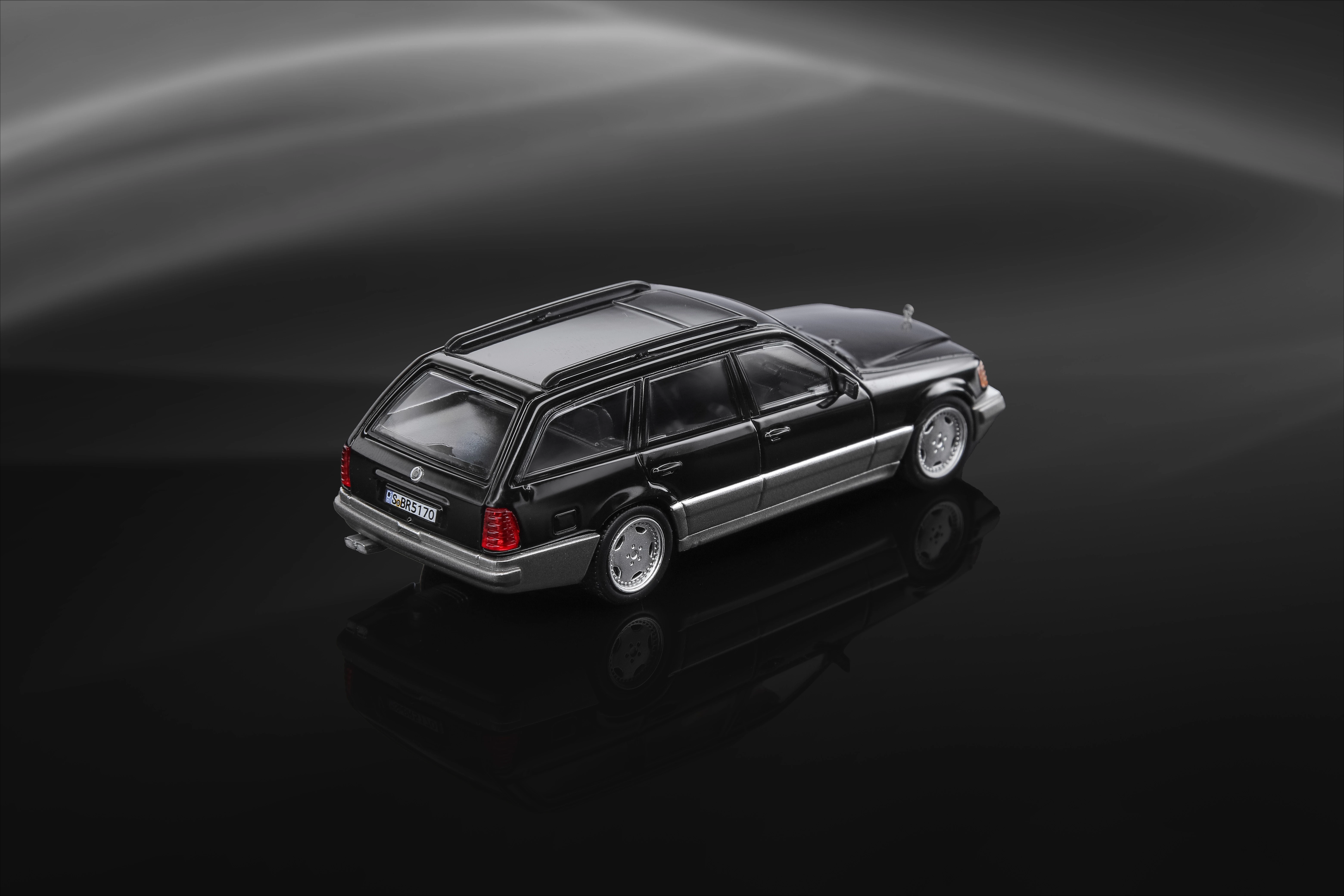 **Pre-order **Mortal 1:64 E Class Mk1 S124 Estate Green /Black Lowride BBS Diecast Model Car