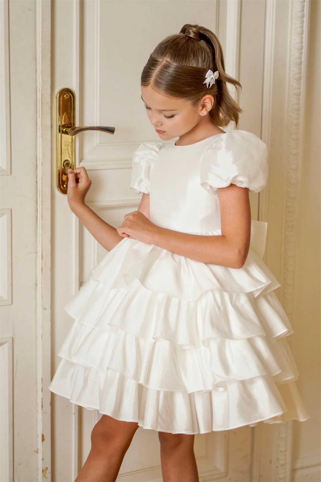 Satin O-neck Lovely Puff Short Sleeve A-line Flower Girls' Dresses With Bow Backless Mini Girl's Special Occasion Party Dress
