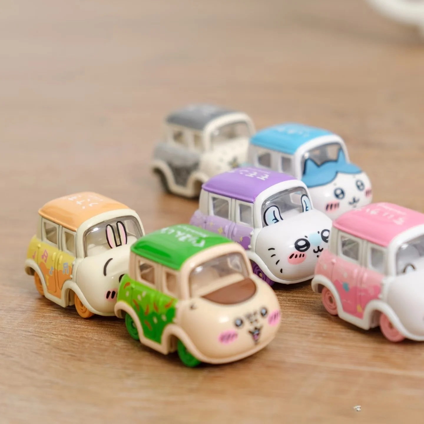 TAKARA TOMY Tomica Chiikawa Hachiware Usagi jouets en alliage véhicule à moteur modèle en métal moulé sous pression cadeau pour les enfants