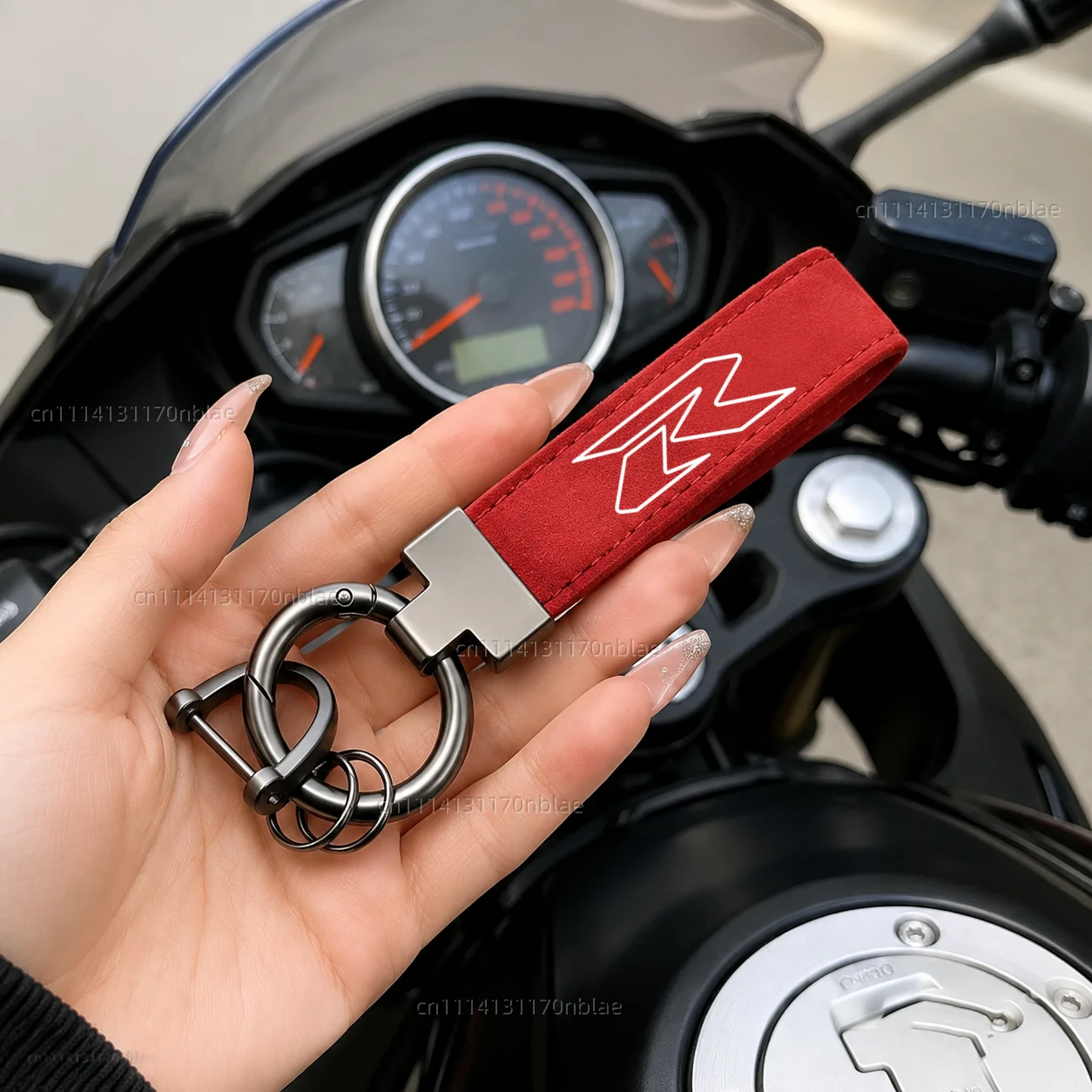 Hochwertiger Schlüsselanhänger aus Leder und Wildleder für Motorräder, passend für Suzuki GSXR 600 750 1000 GSX-R 600 750 1000 125 150 1998-2023. – Detail 3