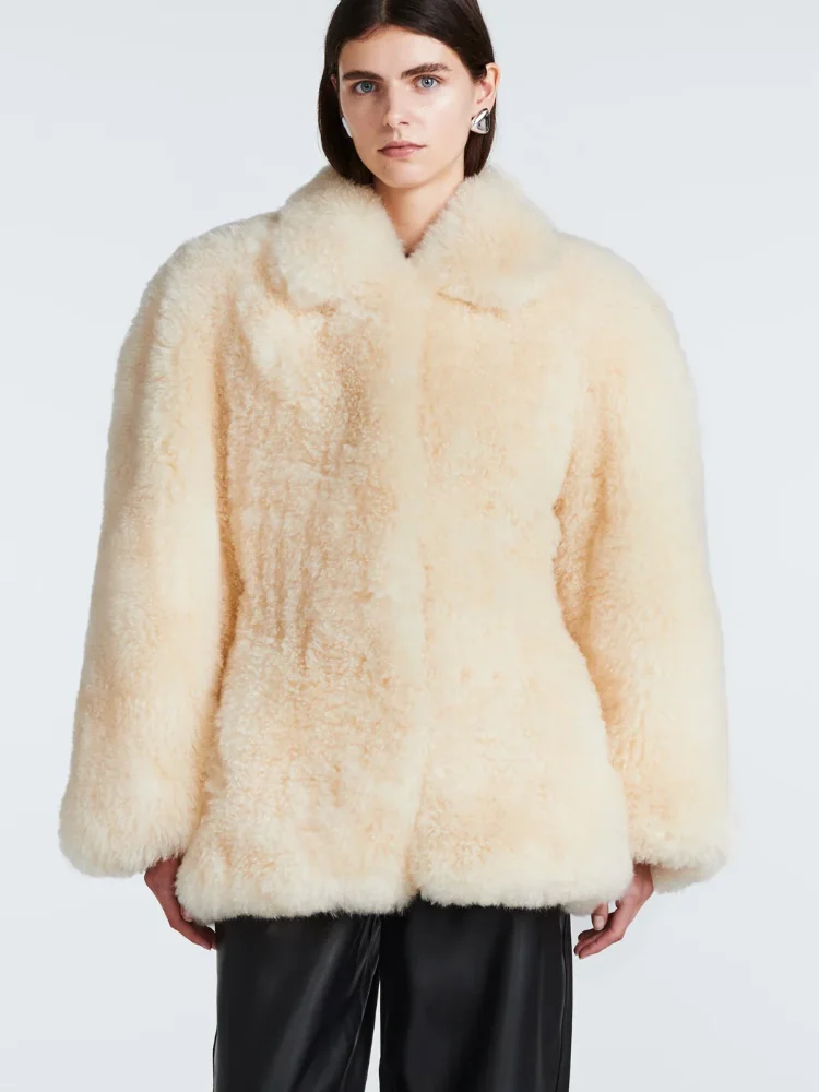 عارضة الصلبة التلبيب فو Furjacket المرأة أزياء أفخم طويلة الأكمام الدافئة فضفاضة معطف قصير سيدة الشتاء اليومية تخفيف الشارع أبلى