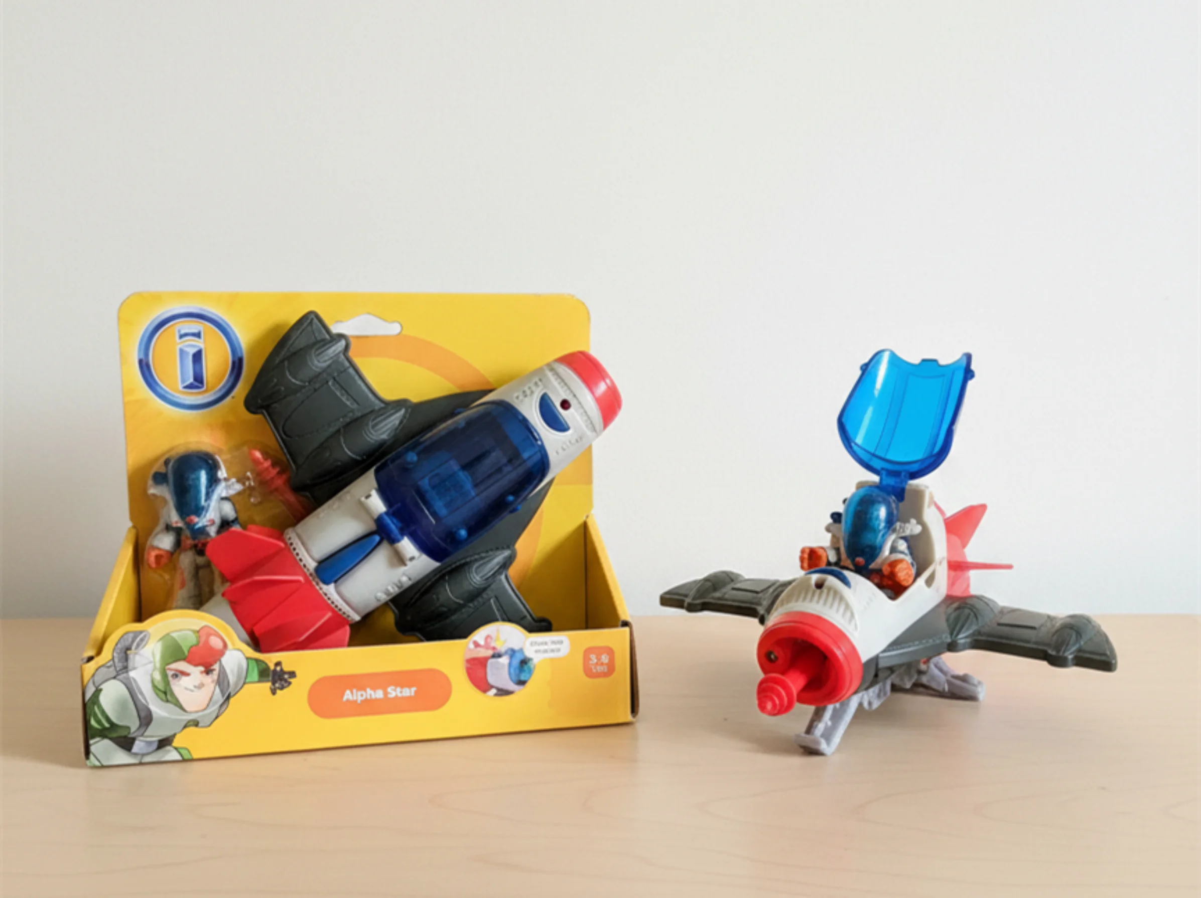 Представьте себе космический корабль Альфа-звезды с фигуркой 2013, редкие стили, звуки корабля, игрушки для детей, подарок, звучащие игрушки