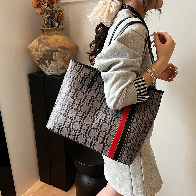 

Luxury women's zipper shoulder bag, fashionable classic large capacity shopping bag, creating a daily exquisite style