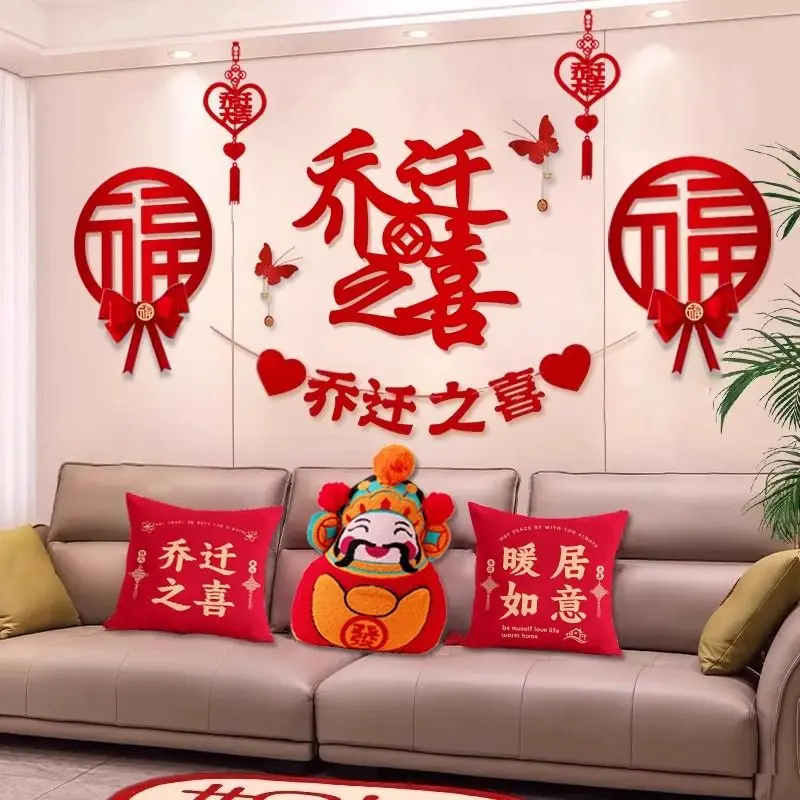 

Декорирование фоновой стены в гостиной новосельного дома.