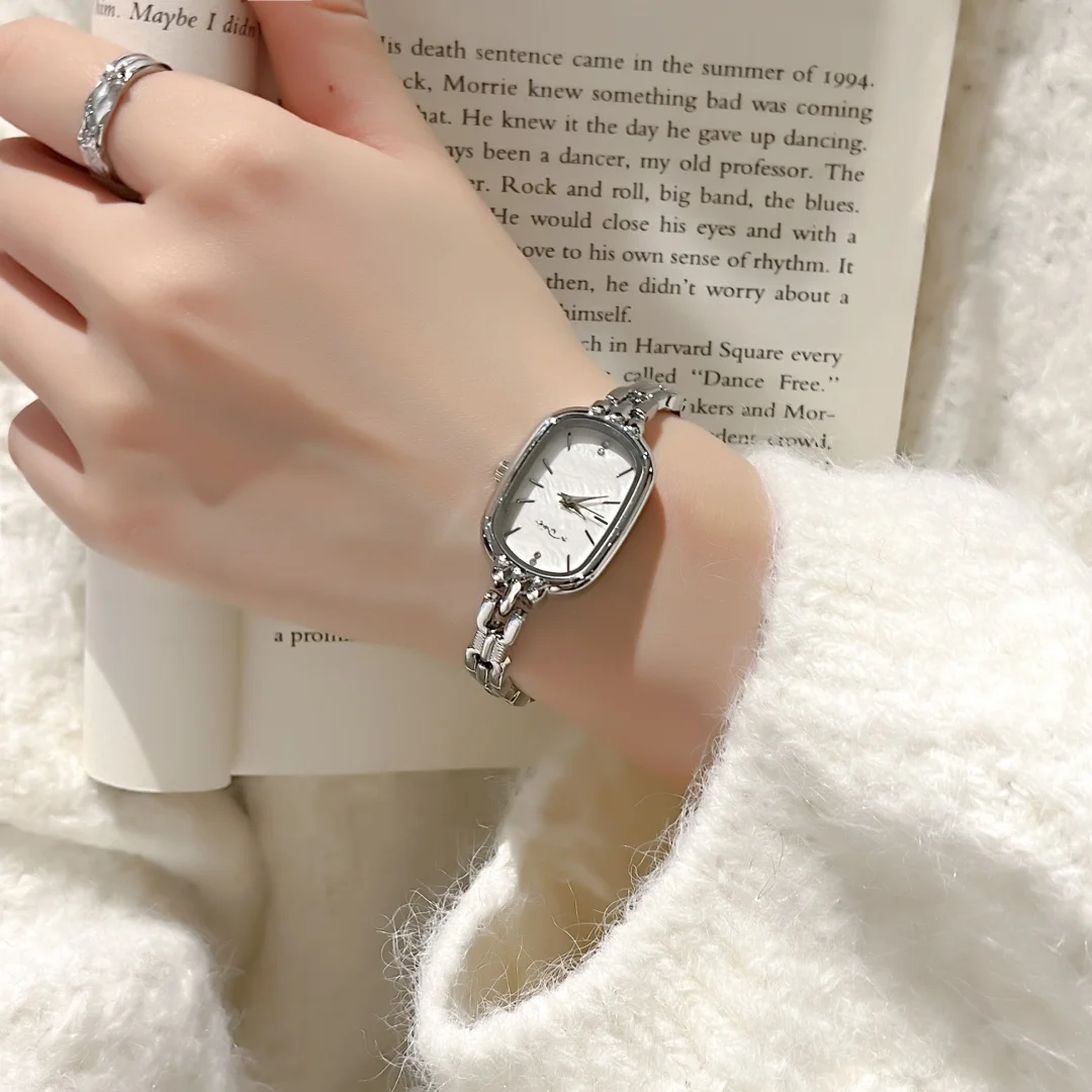 

Новые серебряные женские часы-браслет, легкие роскошные модные прямоугольные кварцевые наручные часы с маленьким циферблатом и цепочкой, простые элегантные женские часы