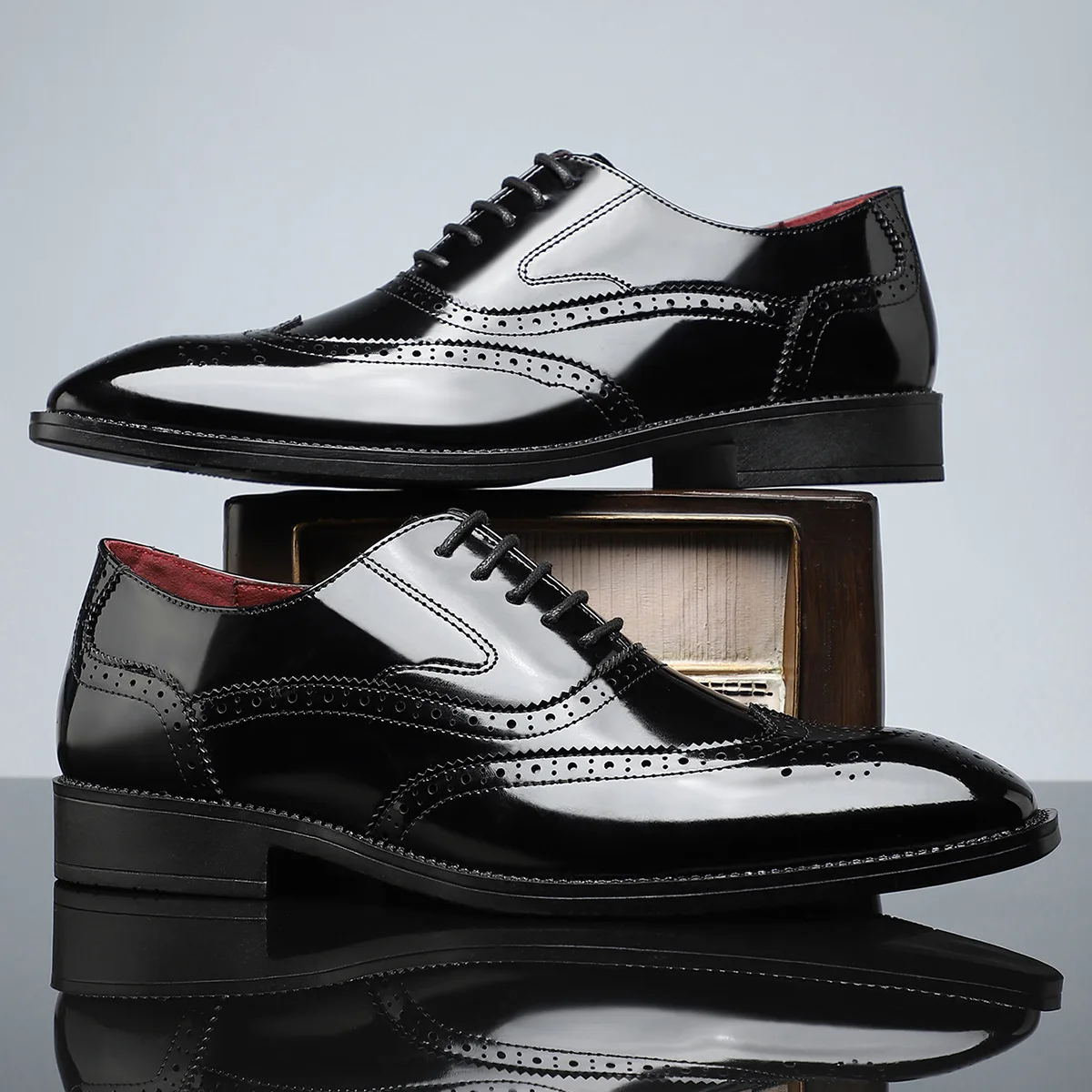 Big Size Fashion Shoes for Men Dress Shoes British Style Brogues Carving Pointed Toe Leather Business Casual Shoes