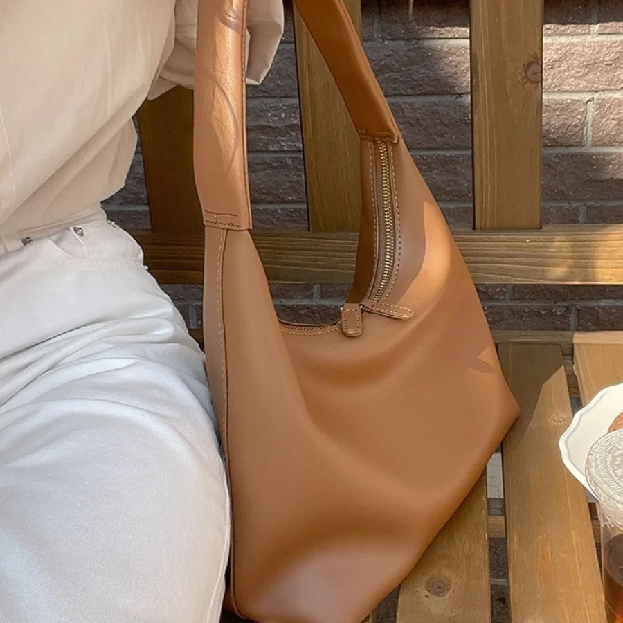 

Модная простая ретро-сумка из мягкой кожи для пожилых людей, женская простая сумка для пельменей, ниша, большая вместительная женская сумка для поездок на работу