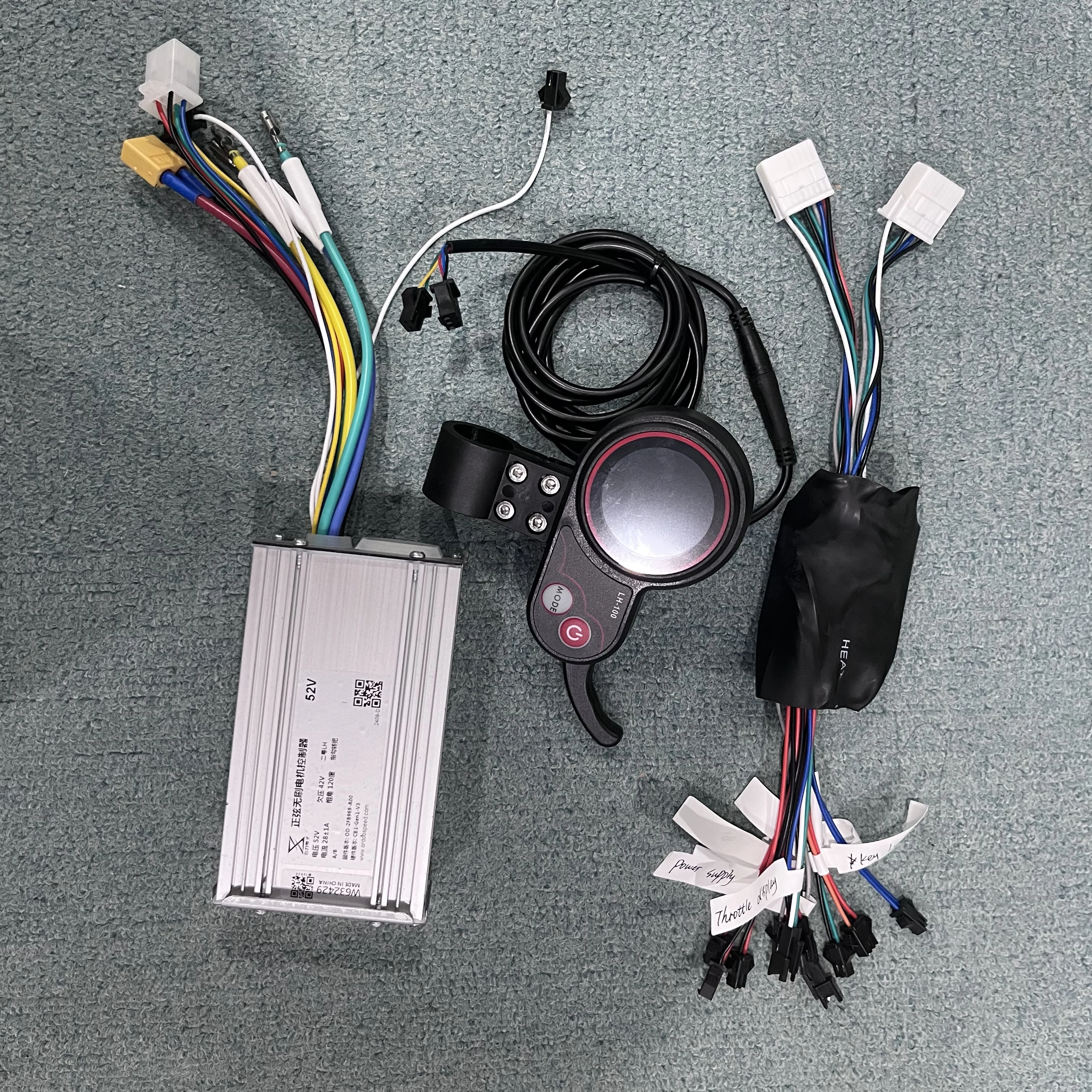 48V 25A 52V 28A 60V 28A 電動スクータ - 60V 5600W Dual Motor Electric Scooter のレビューと価格