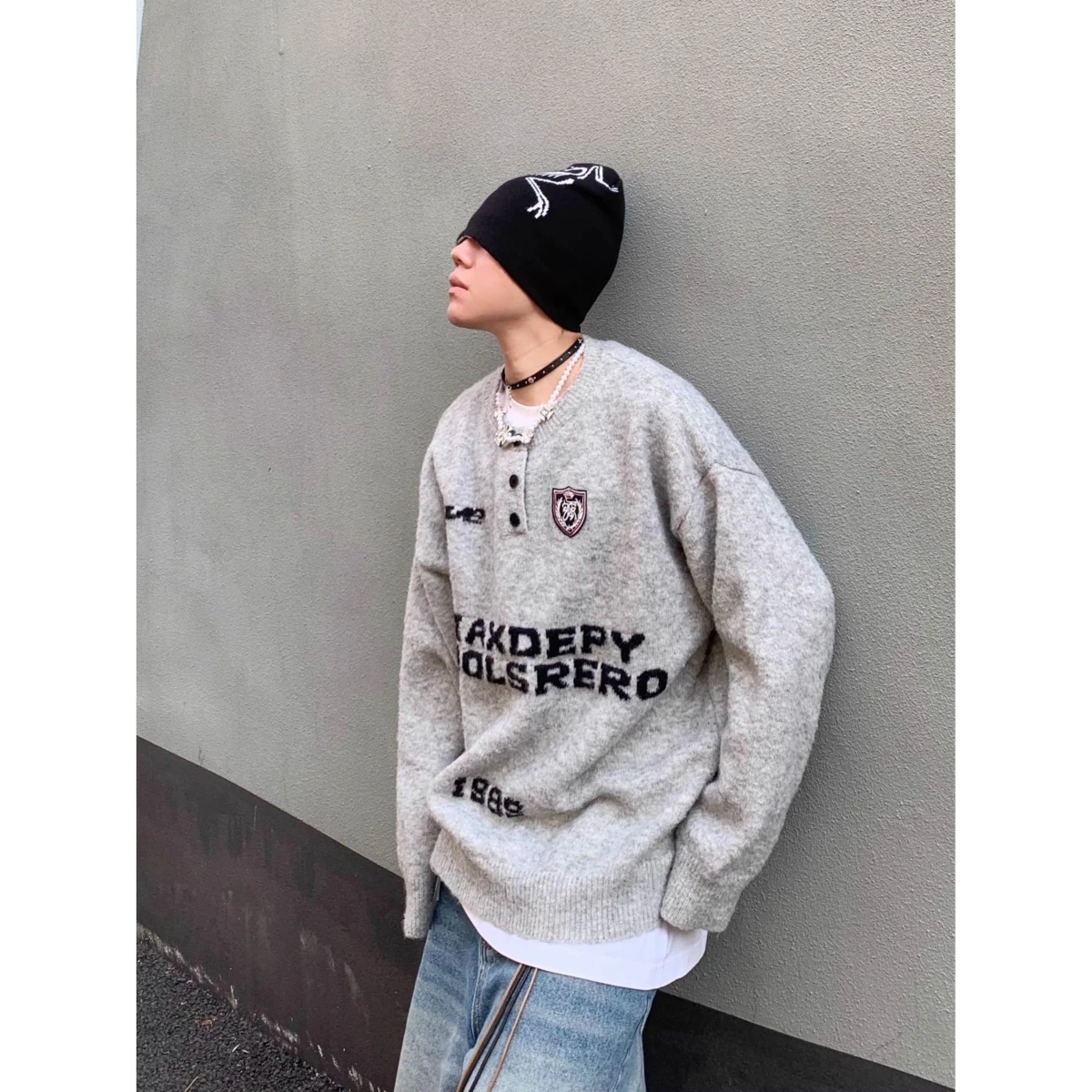 

Ay Thiened свитер с v-образным вырезом и вышивкой букв в американском стиле ретро для мужчин и женщин ленивый сле пара вязаное пальто