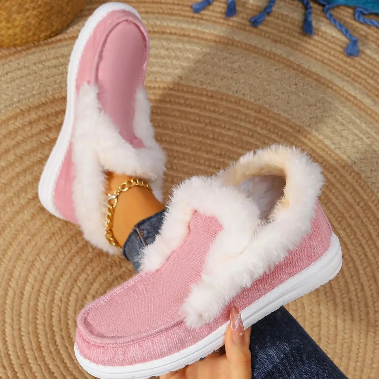

Новые женские осенне-зимние розовые рождественские подарочные зимние ботинки, удобные слипоны для молодых девушек, мягкая подошва, бархат, чтобы сохранить тепло, повседневные плюшевые короткие ботинки большого размера