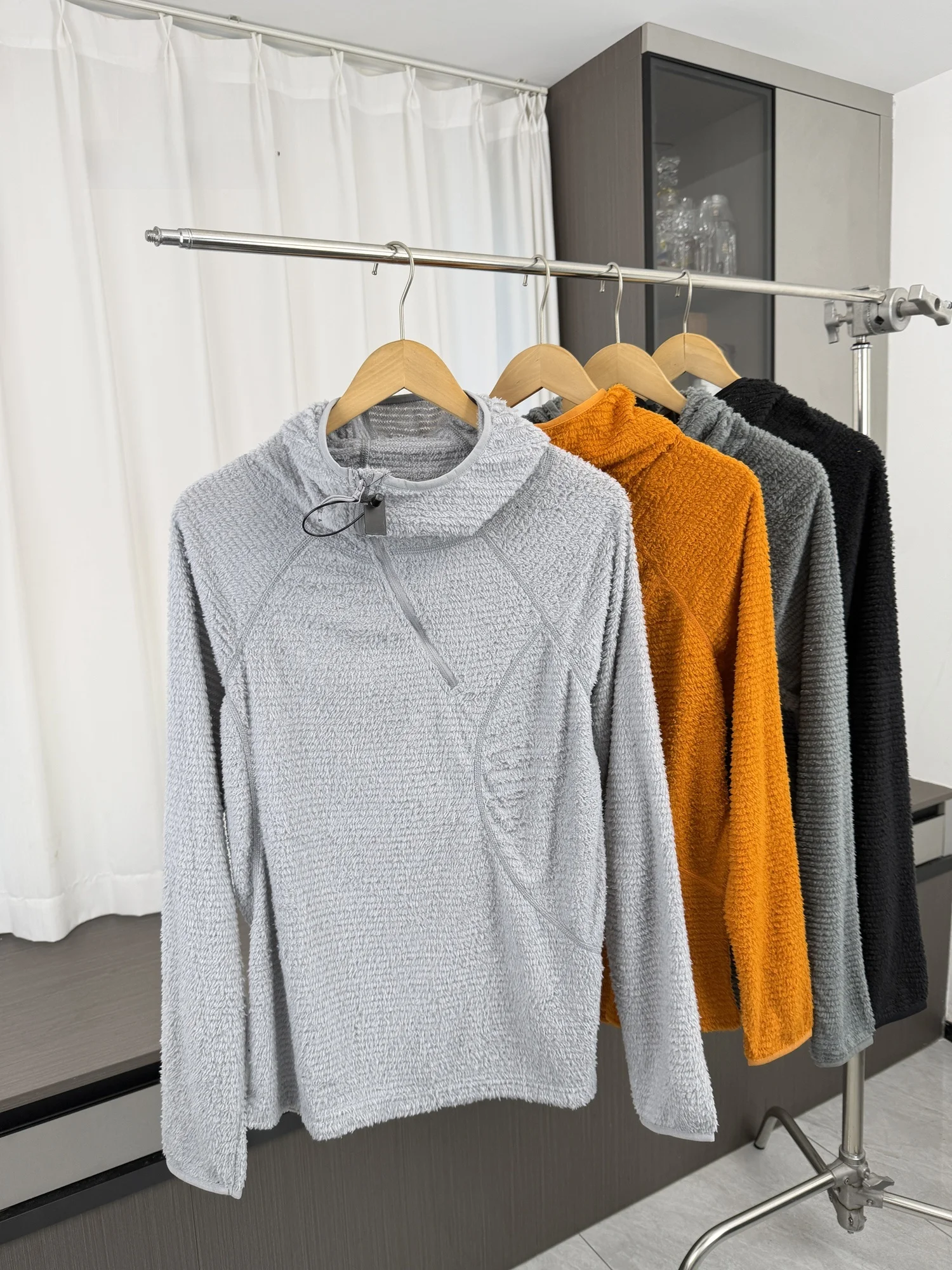Lightweight Outdoor Unisex Hoodie P-Fleece Base Shirt Fashionable Sweatshirt for Couples Autumn Season Mountain Series