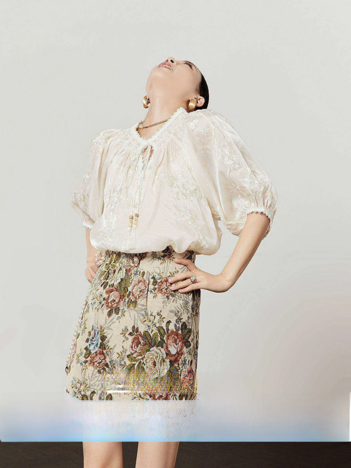 

Retro Embroidered Women's irt Beige Versatile Commute Slimming Top Casual Sle Five Sve Length Floral Collar Design