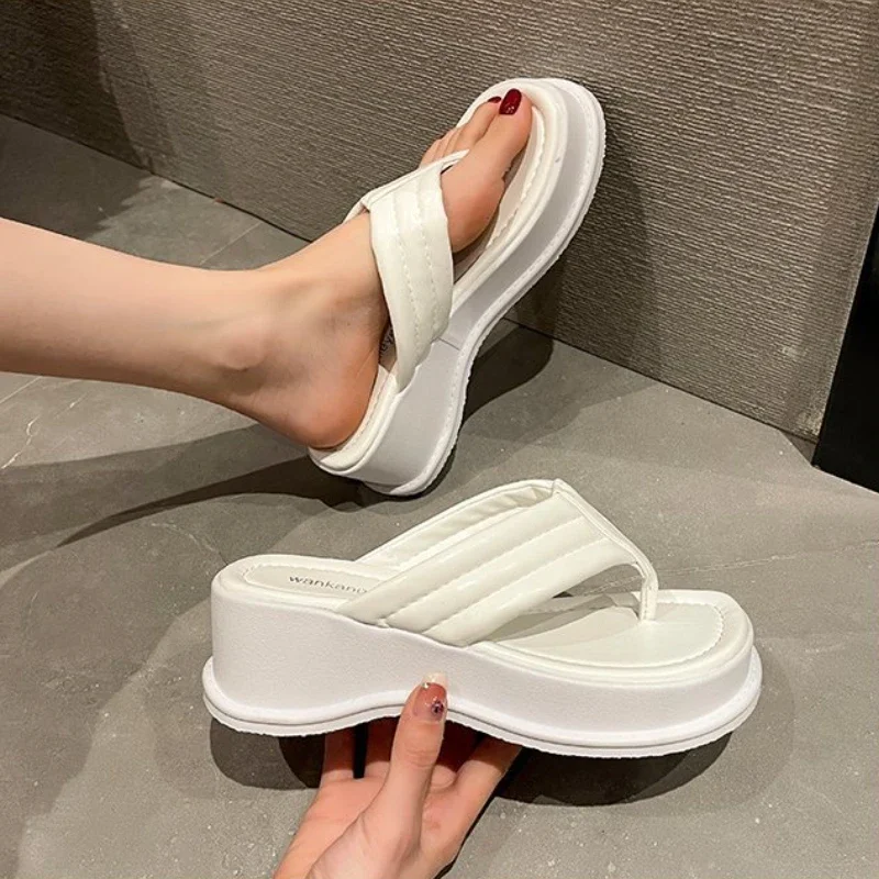 2023 New Muffin Platform Platform Flip-flops with Clip-on Toes Women Wear Square Toe Sandals French Flip-flops