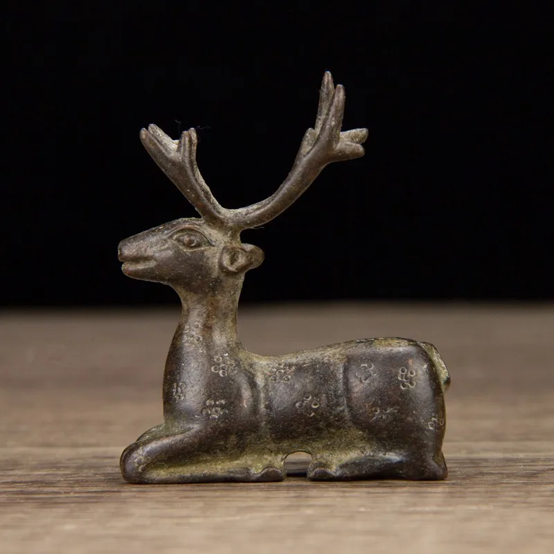 and miscellaneous collectibles, antique-style distressed craftsmanship, small ornaments, plum blossom deer home dec