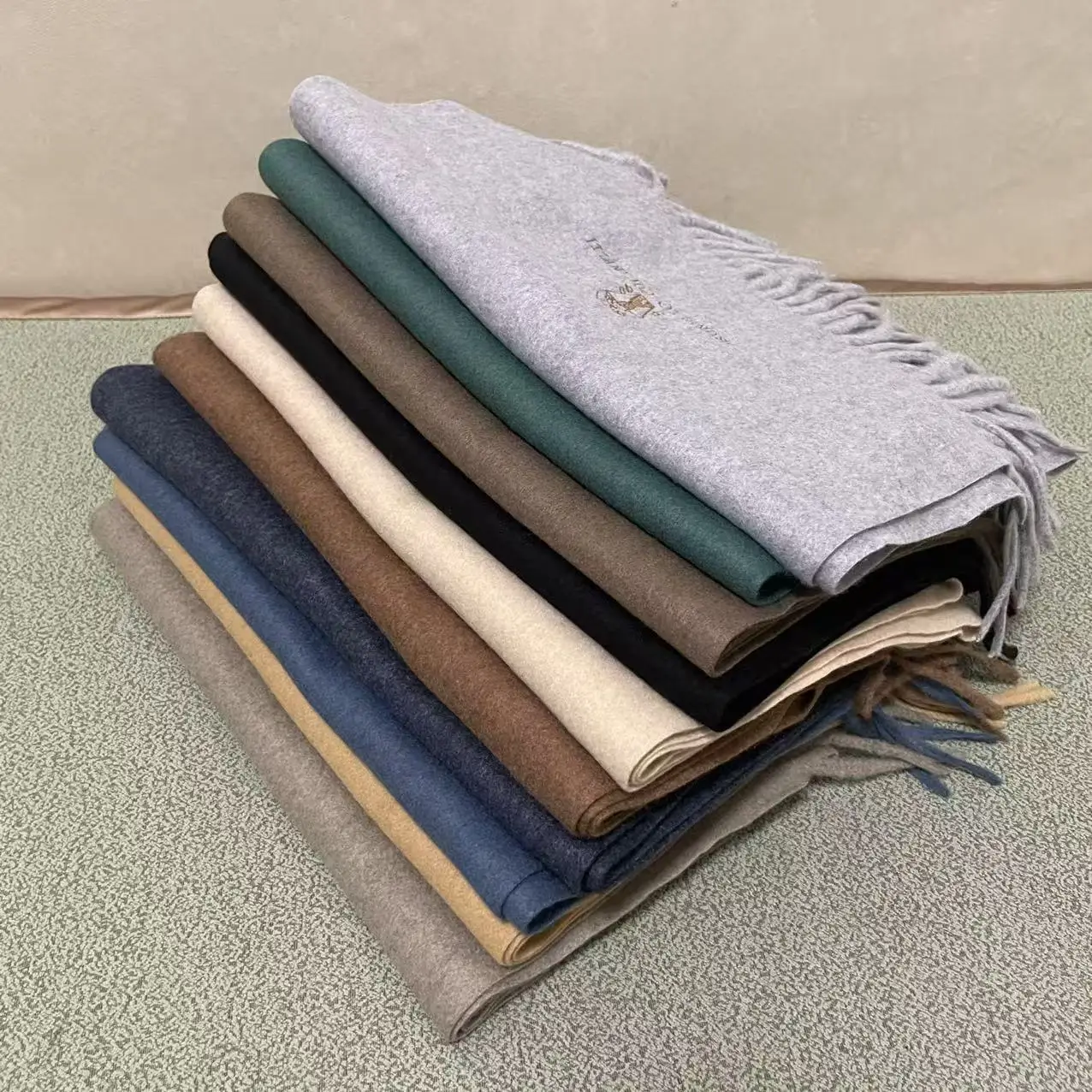 

High quality embroidered cashmere scarf with solid color label for warmth, face protection, neck protection, and cold resistance