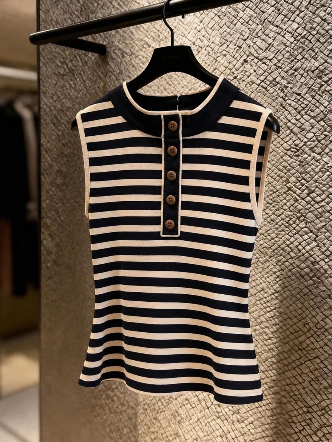 

Retro Striped Design Sleeveless Vest Soft Elegant Fashionable Women's Slim Fit Summer Top Stylish Small Shirt Casual Wear