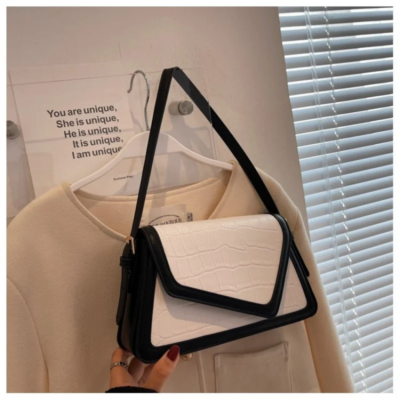 

Women's Fashionable Crossbody Bag Made Of Fine Leather Featuring Trendy Design And Anti-Scratch Leather​