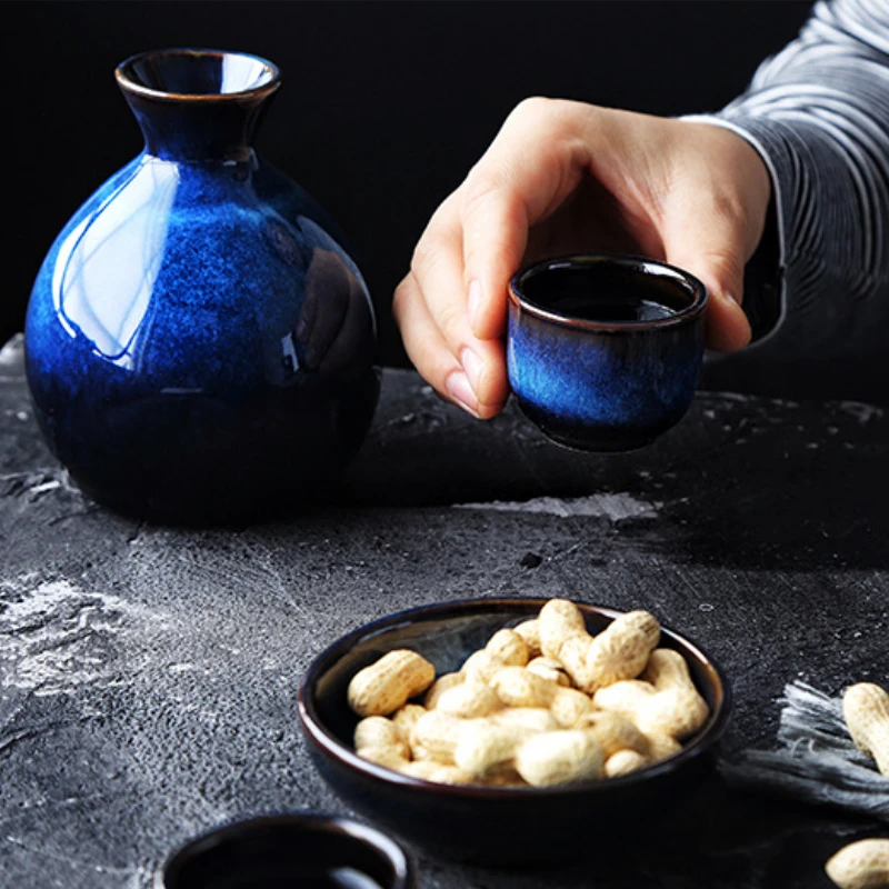 Conjunto de saquê japonês cerâmica azul copo de vinho pote talheres retro casa shochu pote 1 pote 4 copos conjunto talheres acessórios