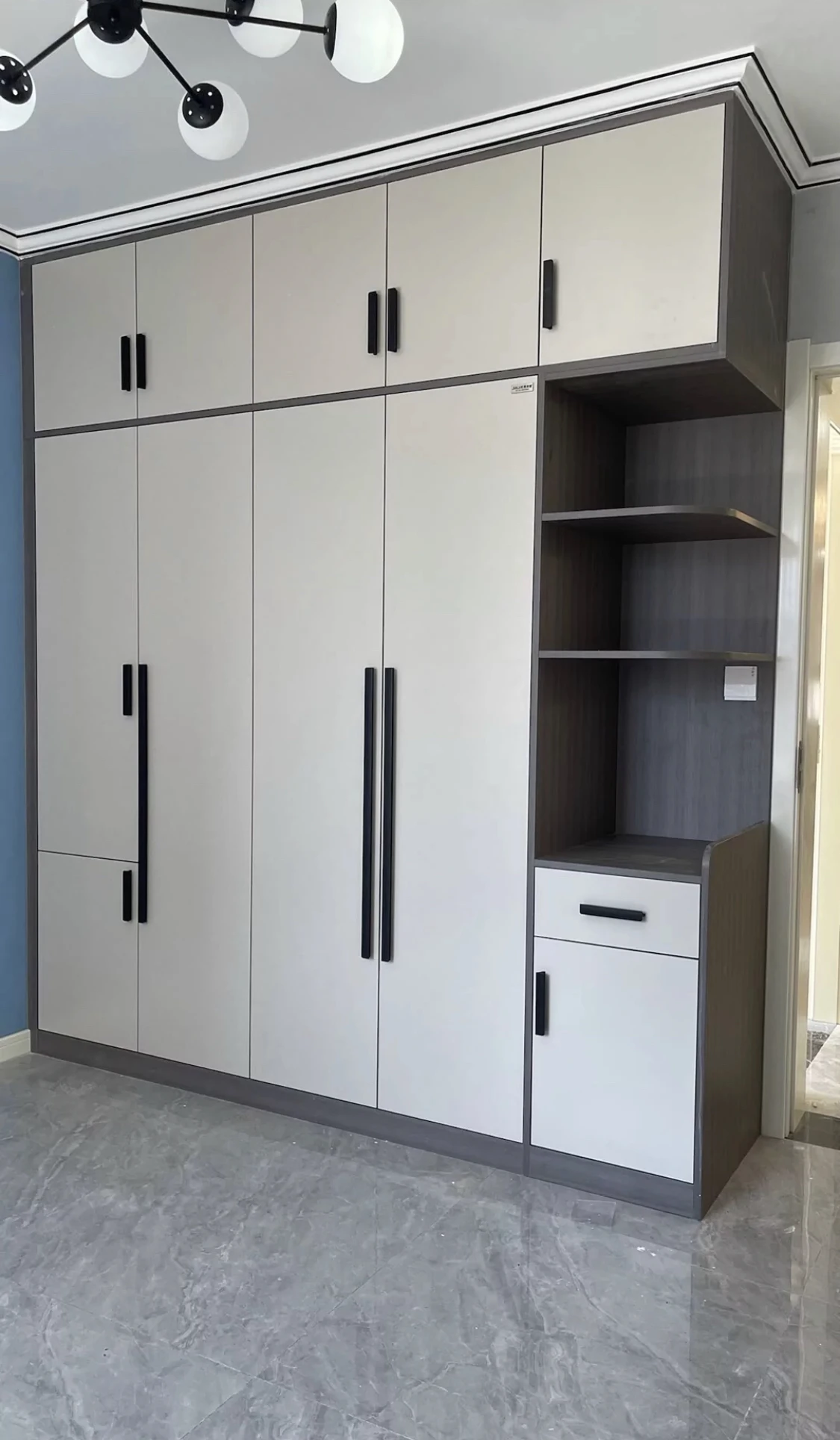 ^New Chinese Style Modern Bedroom Wardrobe with Solid Wood Doors Walk-in Feature Space Optimization Design Home Furniture