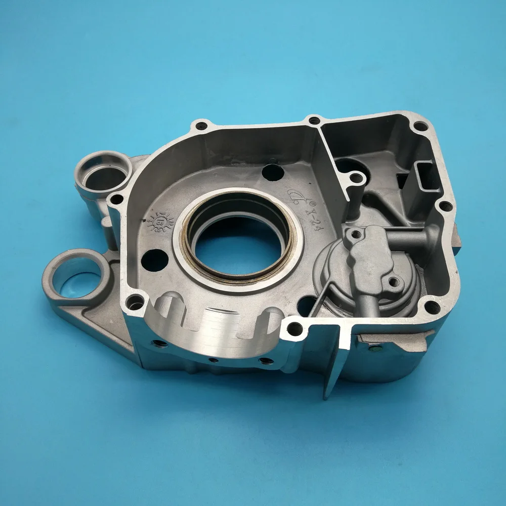 Motorcycle GY6 125cc 150cc Right Side Crankcase Cover Auto Engine Oil Pump Cover Universal