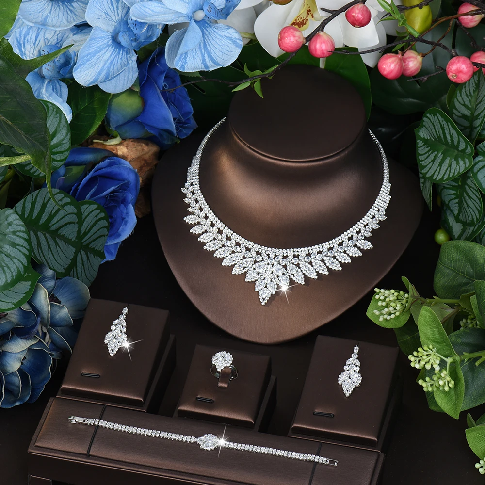 

Dazzling Women's Focuslight Luxury Zircon Jewelry 4-Piece Set Maple Leaf Necklace Earrings Dubai Wedding Banquet Travel M-723