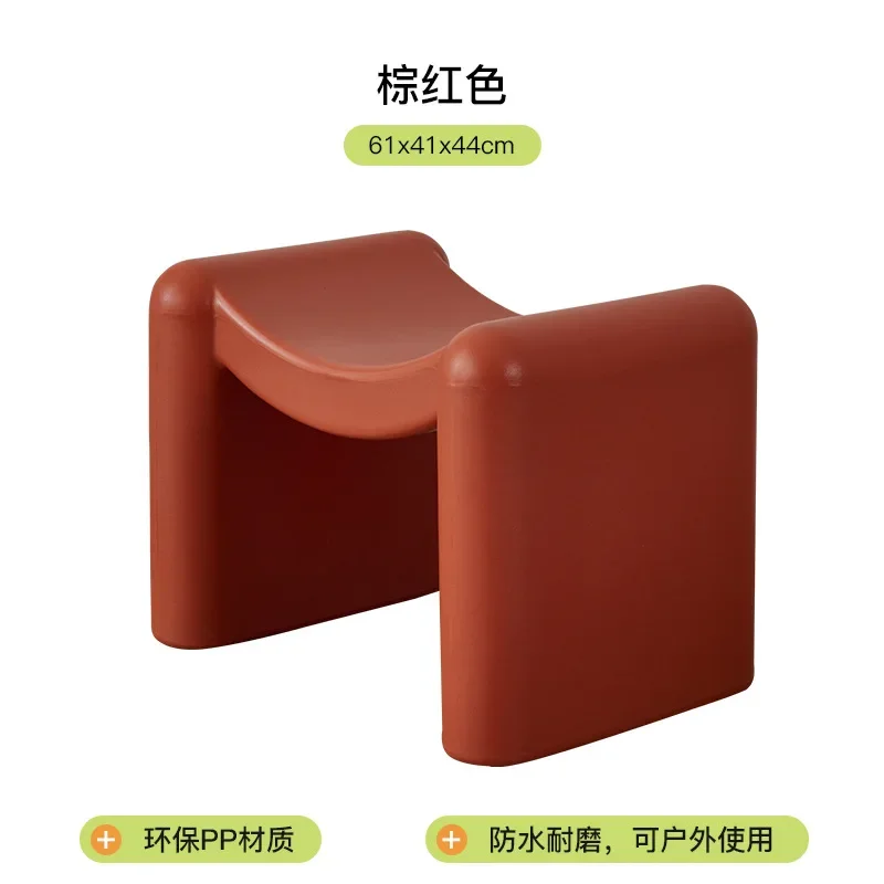 Nordischer gebogener Schuhwechselhocker aus Kunststoff, einfacher Zugang an der Tür des Hauses, niedriger sitzender Schuhhocker