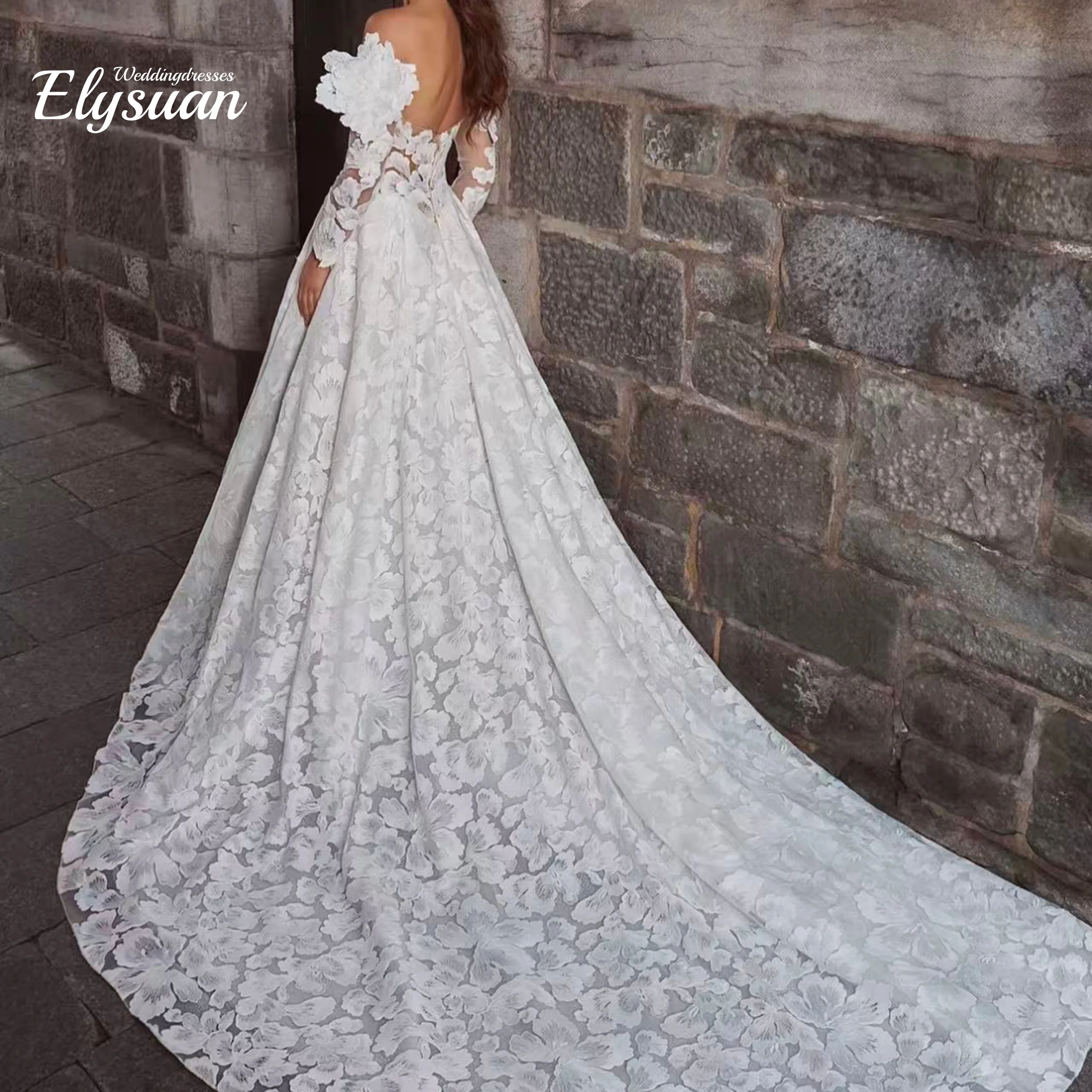 فستان زفاف مخصص للحفلات من الدانتيل بدون ظهر، تصميم فريد من نوعه، أكمام مزخرفة بسيطة وأنيقة