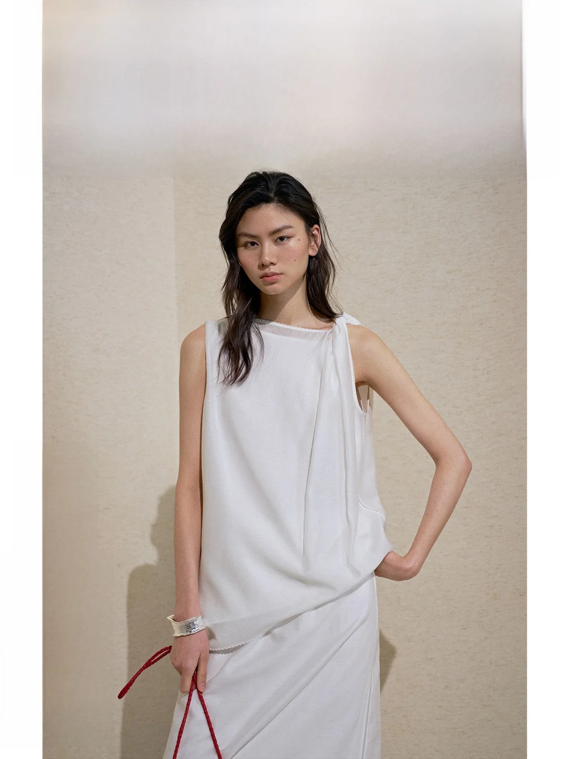 

Удобный дышащий асимметричный топ на одно плечо с узлом, женский летний новый стиль, элегантный, стандартный крой, для отдыха