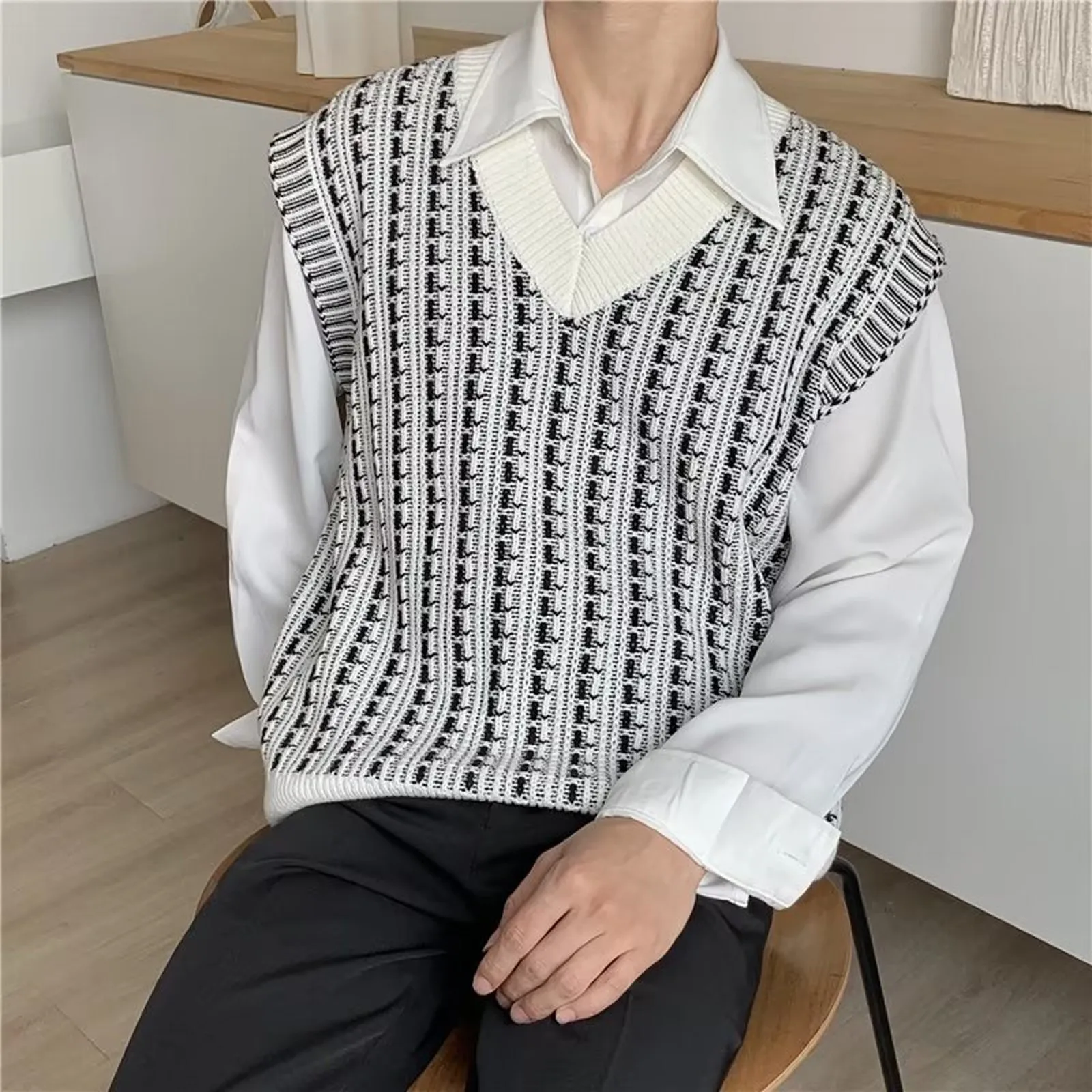 V-neck Sweater Vest Autumn Casual Outwear Striped Korean Fashion Harajuku Y2k Top Streetwear Cool Handsome Knitted All-match Ins