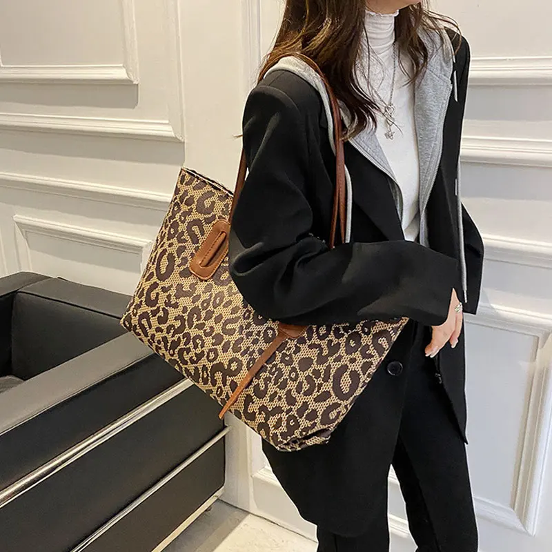 Large Capacity PU Bag Women's Shoulder Bag Fashion Personality Leopard Print Handbag Commuter Underarm Bag Shopping Bag