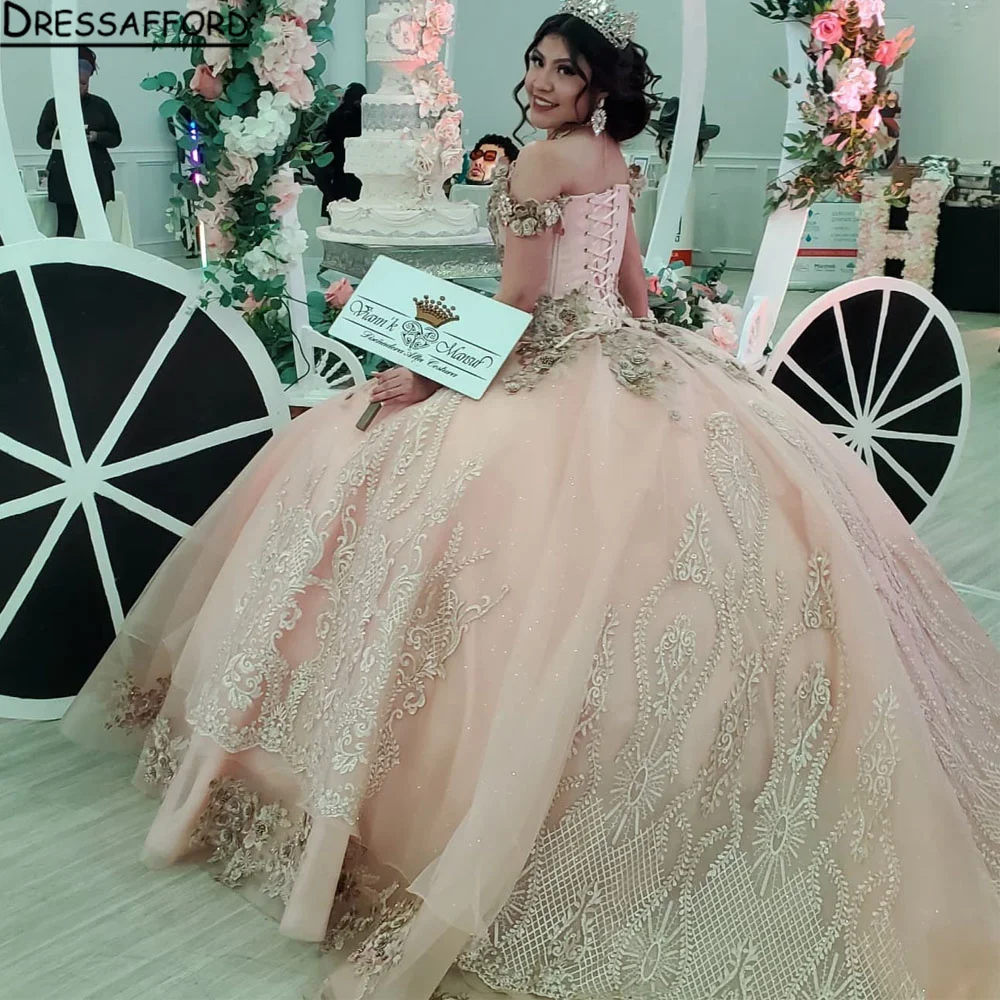 Różowa sukienka na quinceanera suknia balowa z odkrytymi ramionami sukienka urodzinowa zasznurować quinceanera de 15 anos 2024