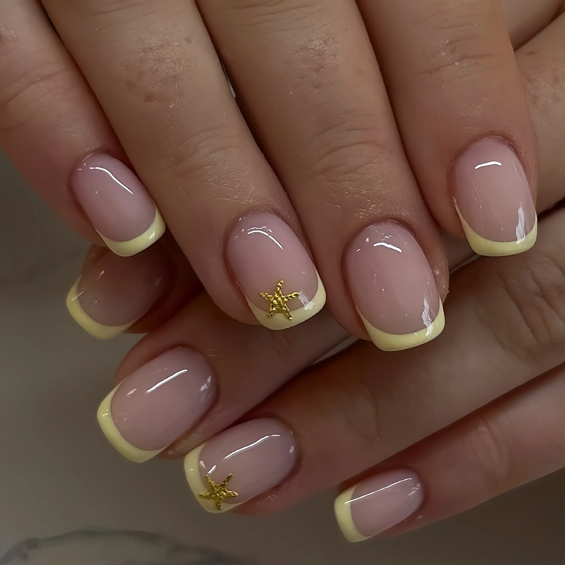 

24pcs Sweet Fake Nails Sets Starfish Yellow French Tips Short Ballet Press on Nails Simple Square False Nail Artifical Manicure