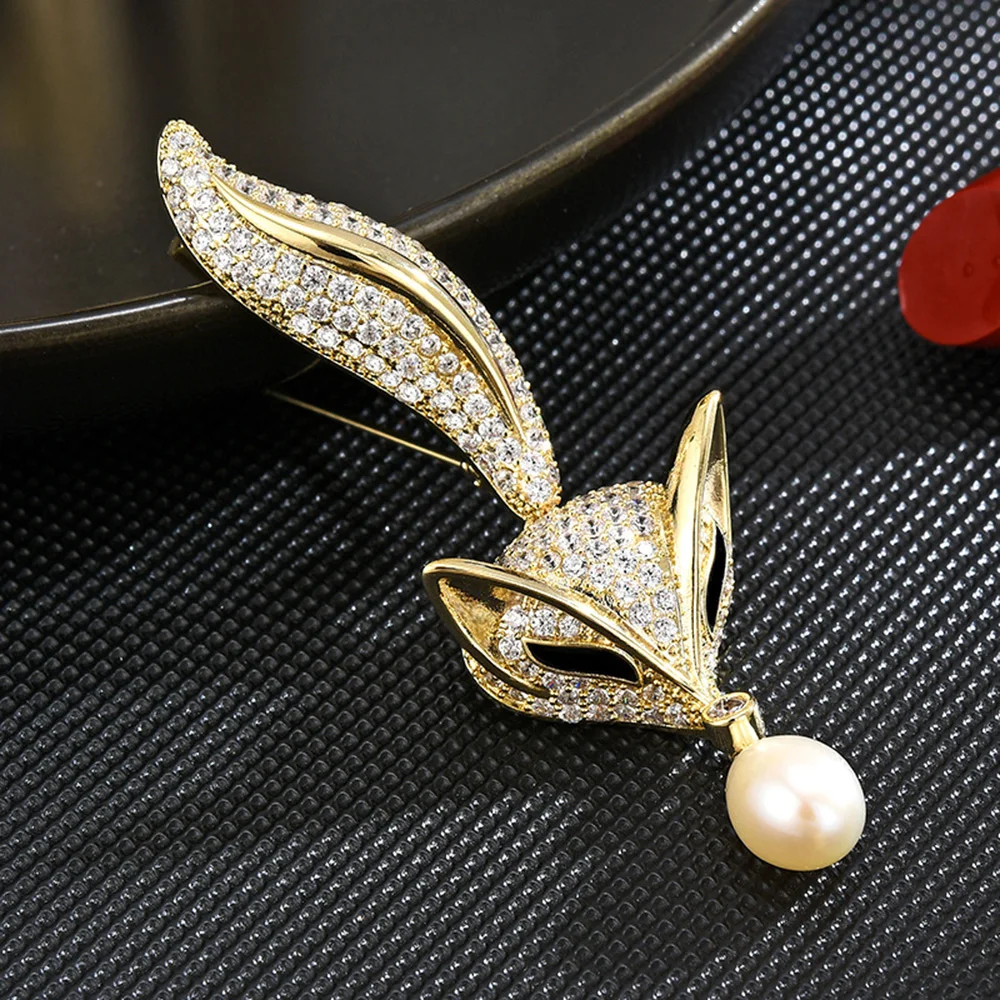 

Exquisite Shiny And Dynamic Fox Crystal Brooch Women's fashionable Freshwater Pearl Copper Zircon luxury Brooches Wholesale