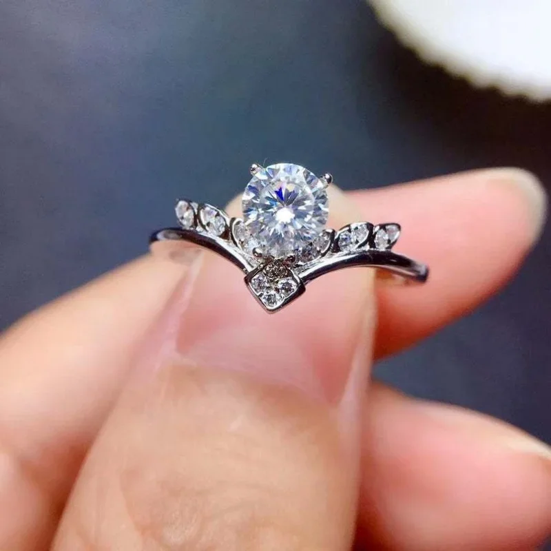 Round Zircon Ring with European and American Design Sense for Attending Banquets and Engagement Jewelry Accessories