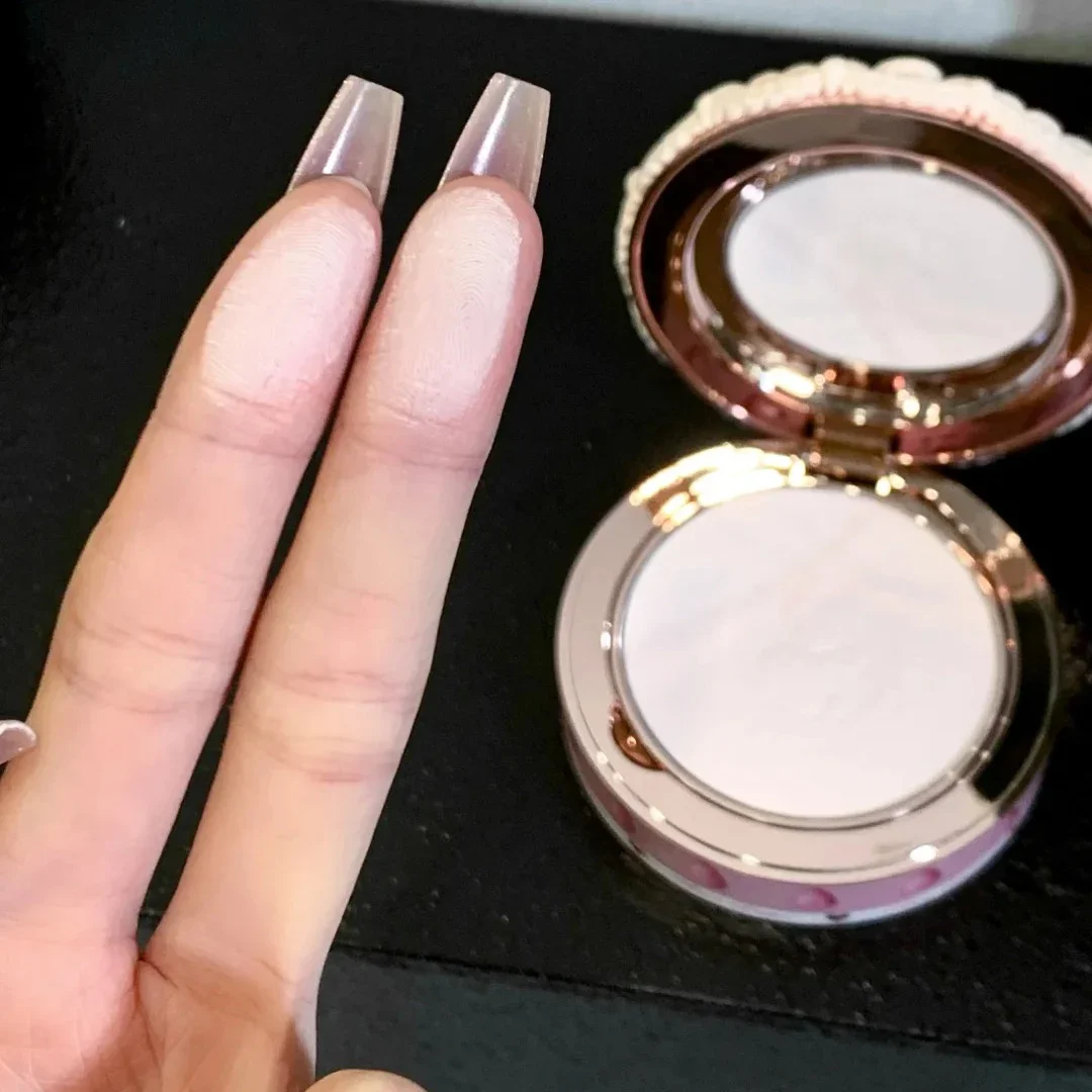 Flower Knows Polvere fissante opaca Cupido alla fragola Polvere per il viso con controllo dell'olio traslucido a lunga durata per sfocatura dei pori Finitura morbida