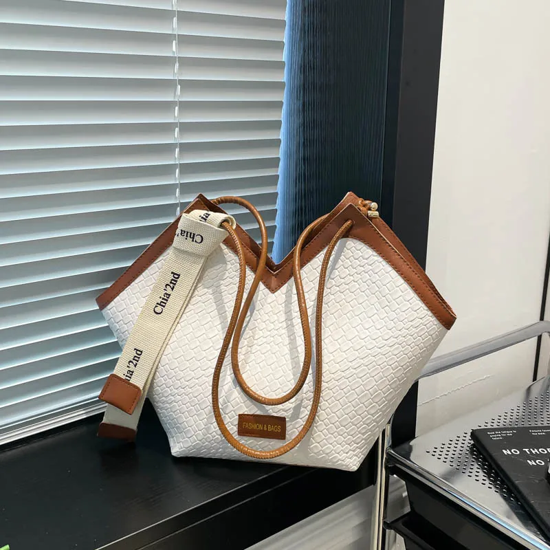 

Summer Vintage Underarm Bag Spacious Shoulder Purse for Women Luxe Commuter Tote Textured Night Bag Classic Crossbody Bag​