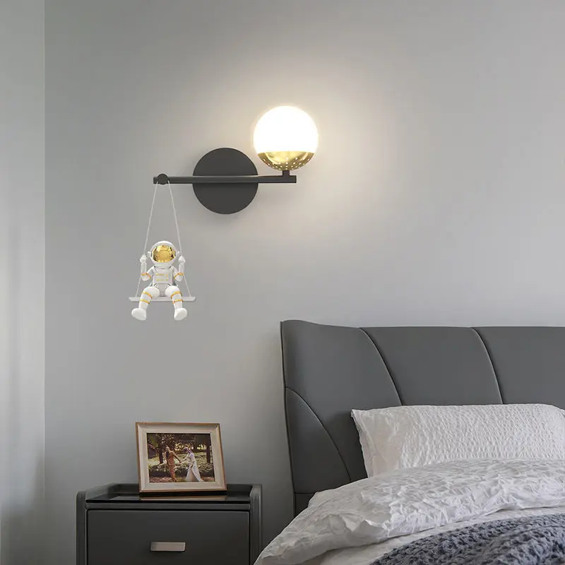 Lámpara de pared para dormitorio, luz de mesita de noche, creativa, minimalista, moderna, para sala de estar, habitación de niños, Fondo de astronauta y Luna, nueva